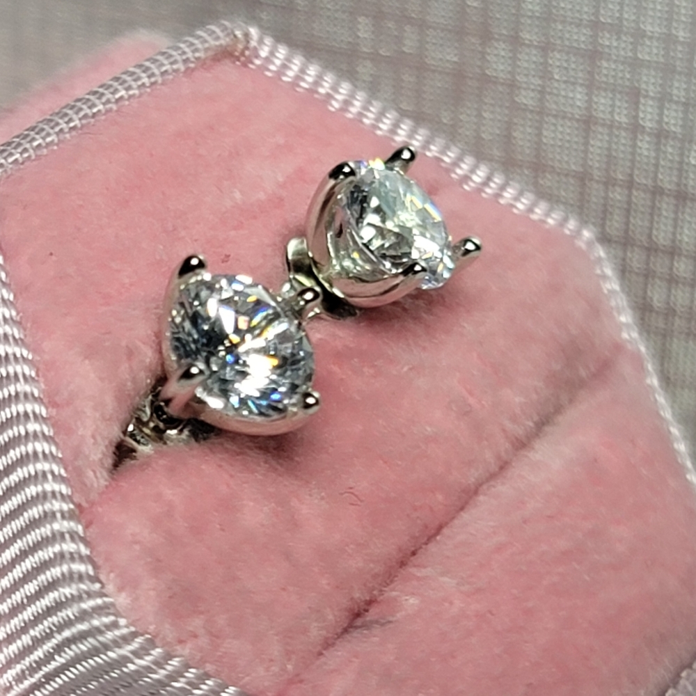 GORGEOUS 💎 2 Carat TCW Certified Moissanite Solitaire Earrings w/Paperwork - Picture 3 of 14